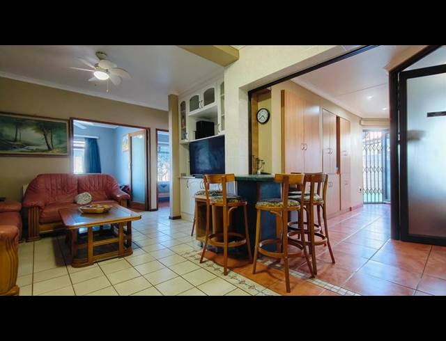 7 BEDROOM HOUSE FOR SALE IN BAY VIEW